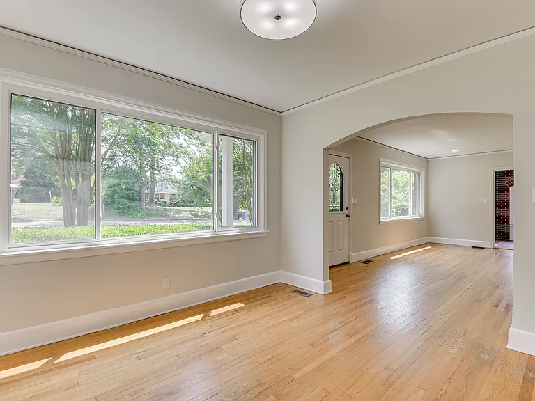 2336 Redwood Dr — Photo 7