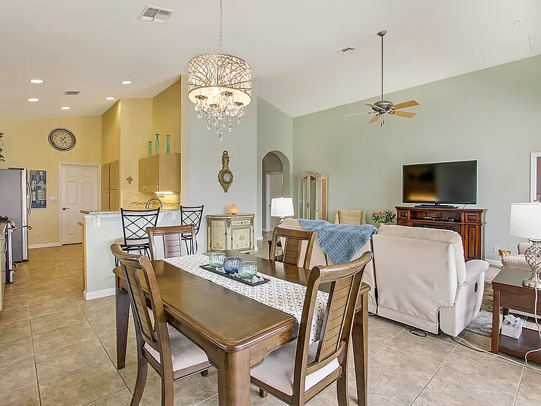 122 NW Swann Mill Cir — Photo 10