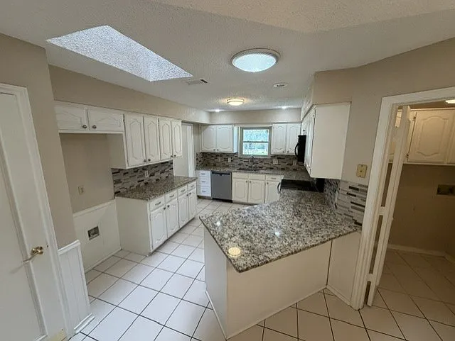 4 bed, 2061 sqft, $2,500 — Photo 2
