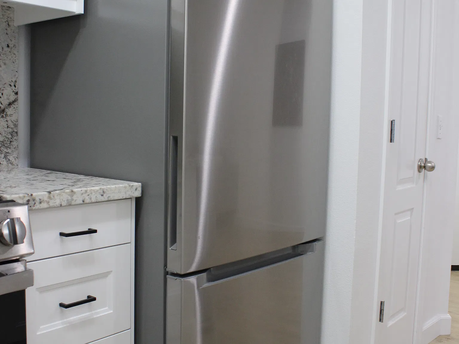 1 bed, 707 sqft, $2,100 — Photo 3
