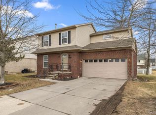 33566 Palmer Rd, Westland, MI 48186
