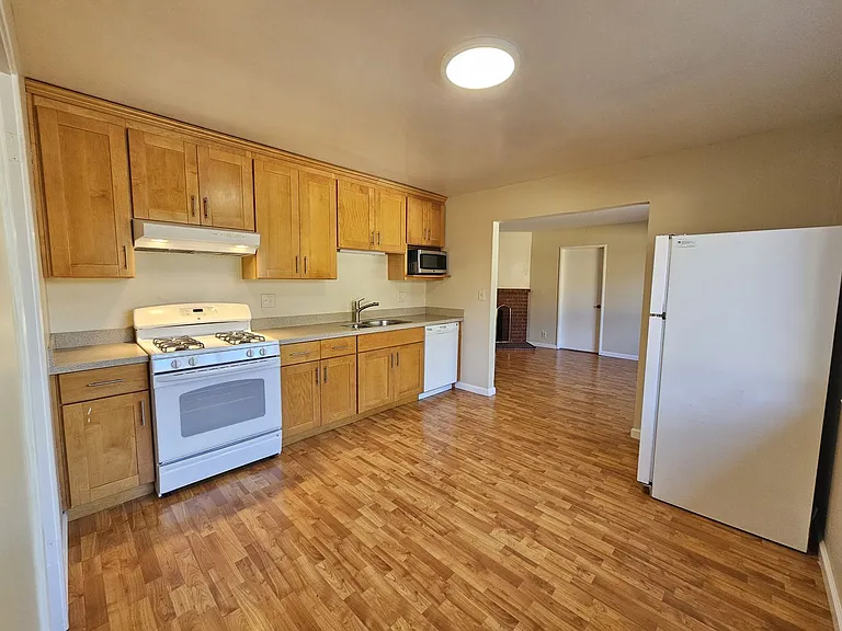 487 N Rengstorff Ave #A — Photo 14
