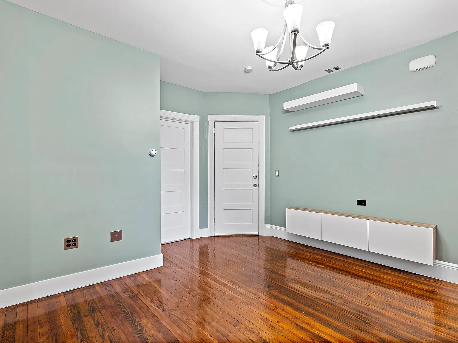4 bed, 1480 sqft, $3,600 — Photo 1