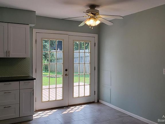 5th image of 2418 Faye Dr