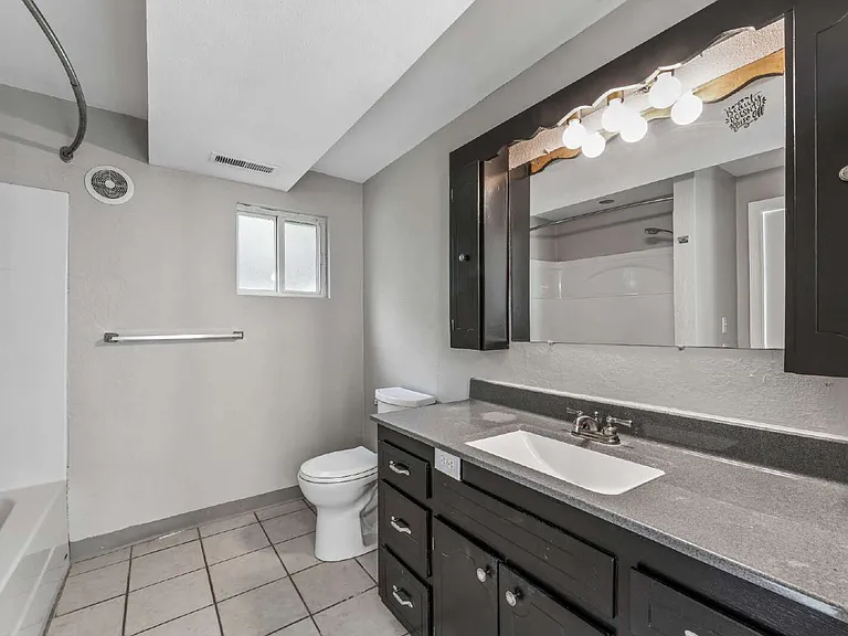 804 Pine St — Photo 14