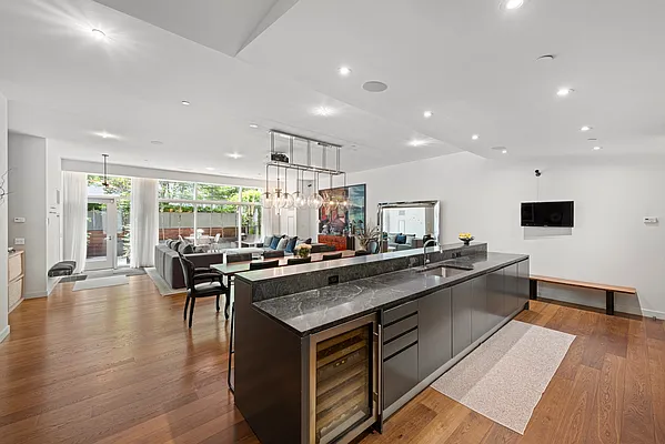 Rented by SERHANT. | media 19