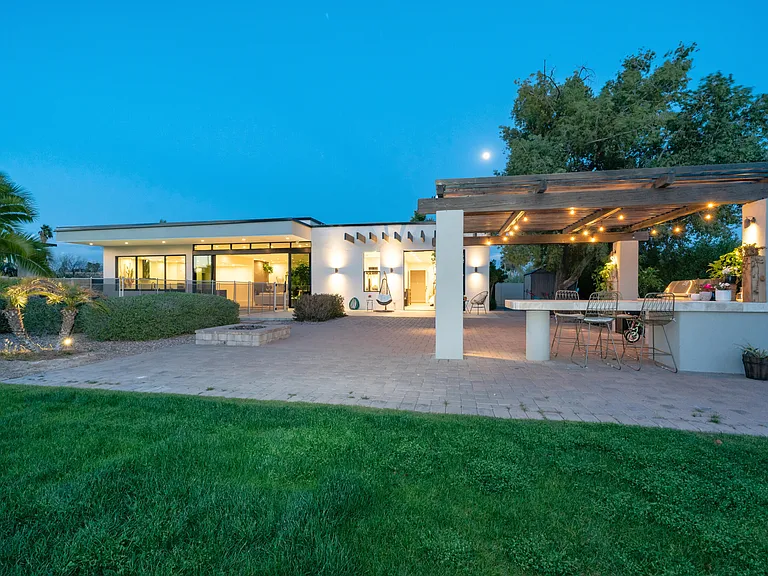 7417 E Paradise Dr — Photo 68
