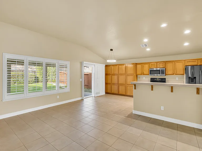 8795 Monterey Oaks Dr — Photo 19