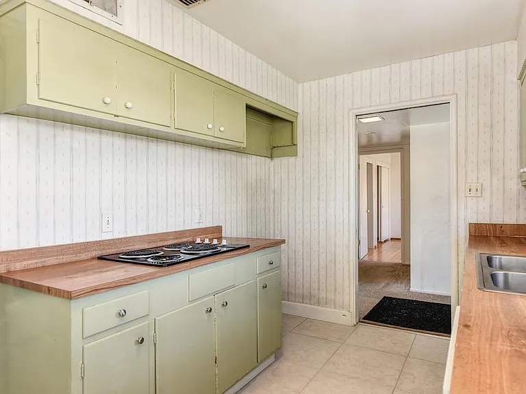1302 Frances Dr — Photo 10