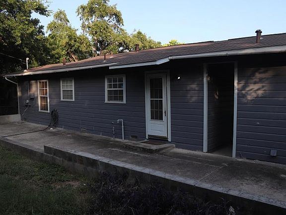 3rd image of 519 Sumner Dr