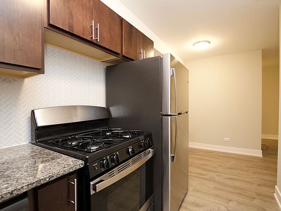 4th image of 530 W Surf St #D604