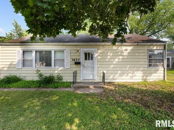 1623 Alcoa Ave, Bettendorf, IA 52722