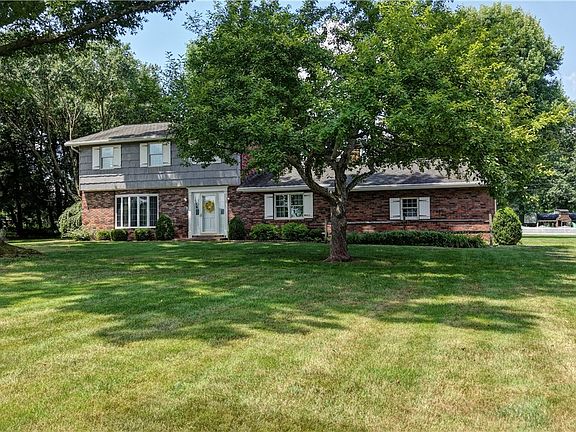 4th image of 966 College Dr SE