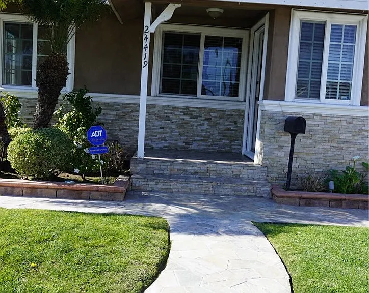 24419 Marine Ave — Photo 2