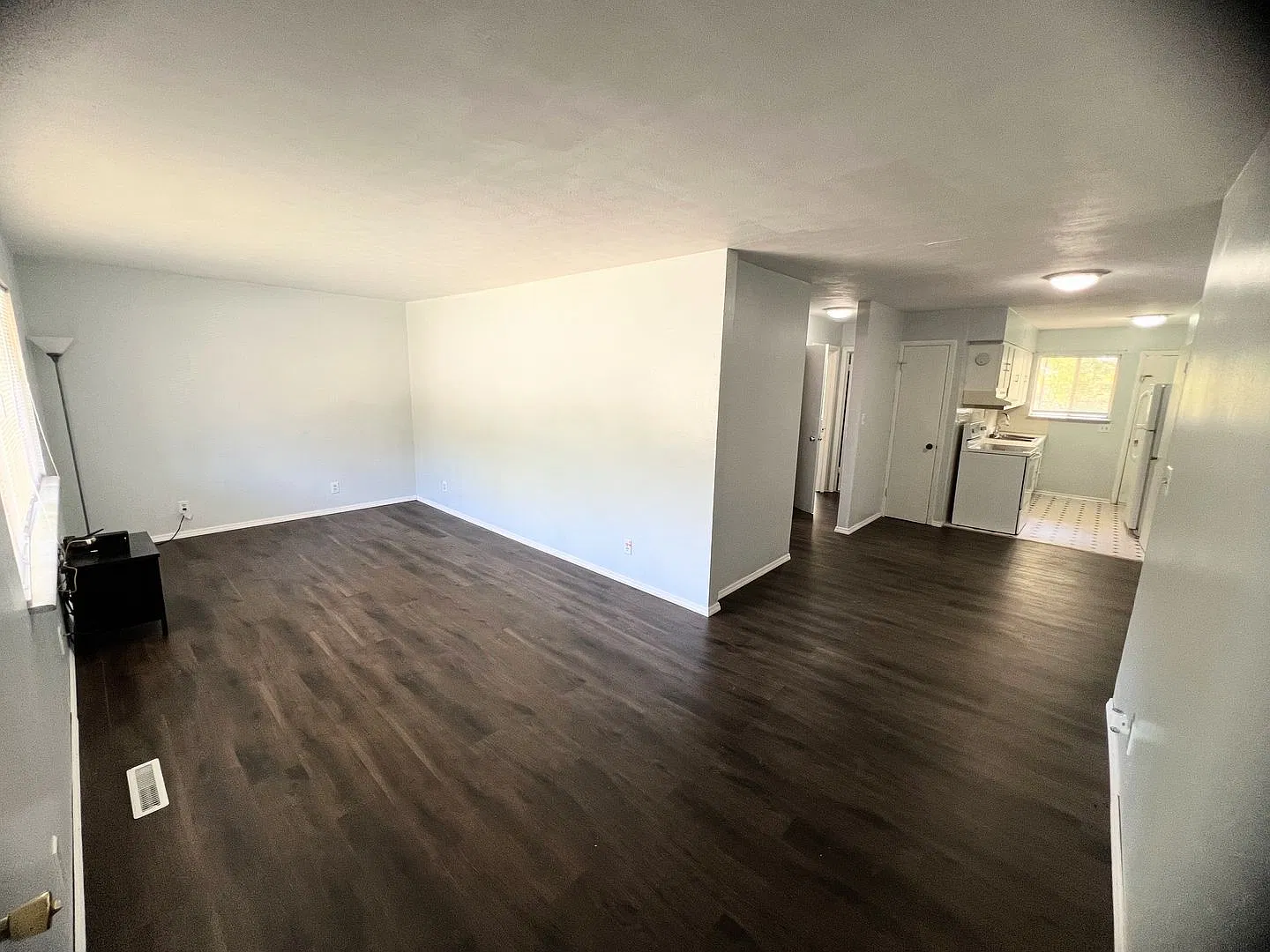 109 Elliot — Photo 3