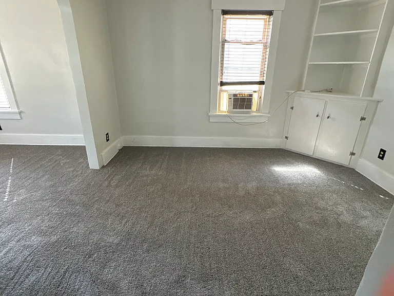 639 Broadway St E — Photo 6