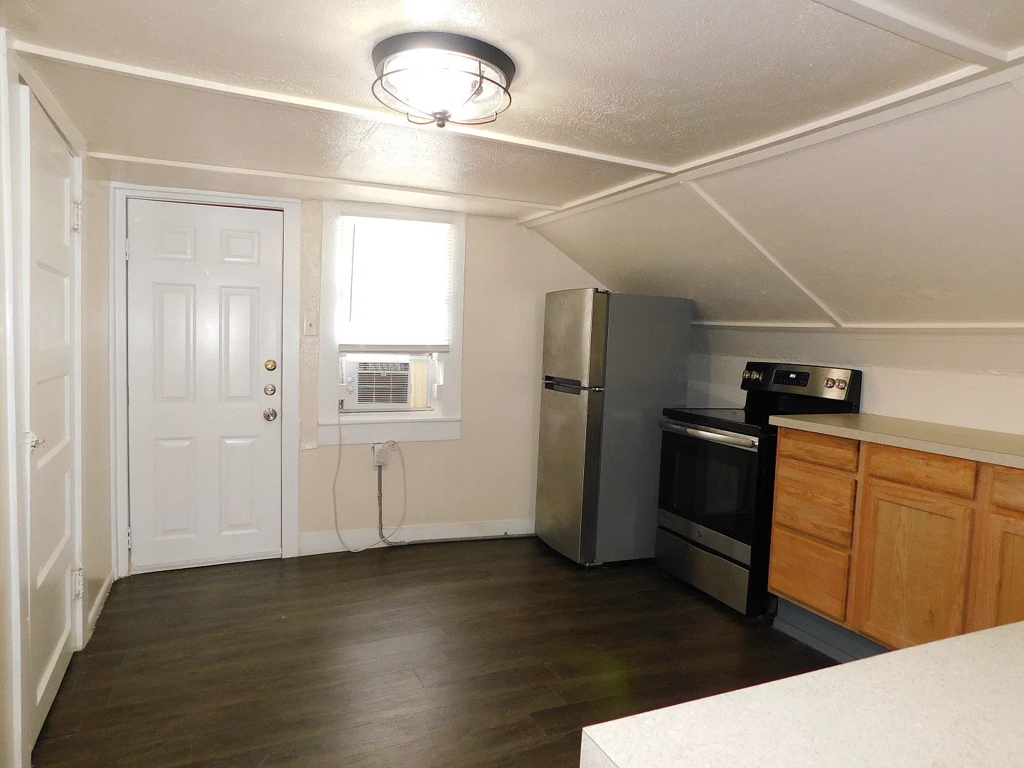 1 bed, 670 sqft, $685 — Photo 2