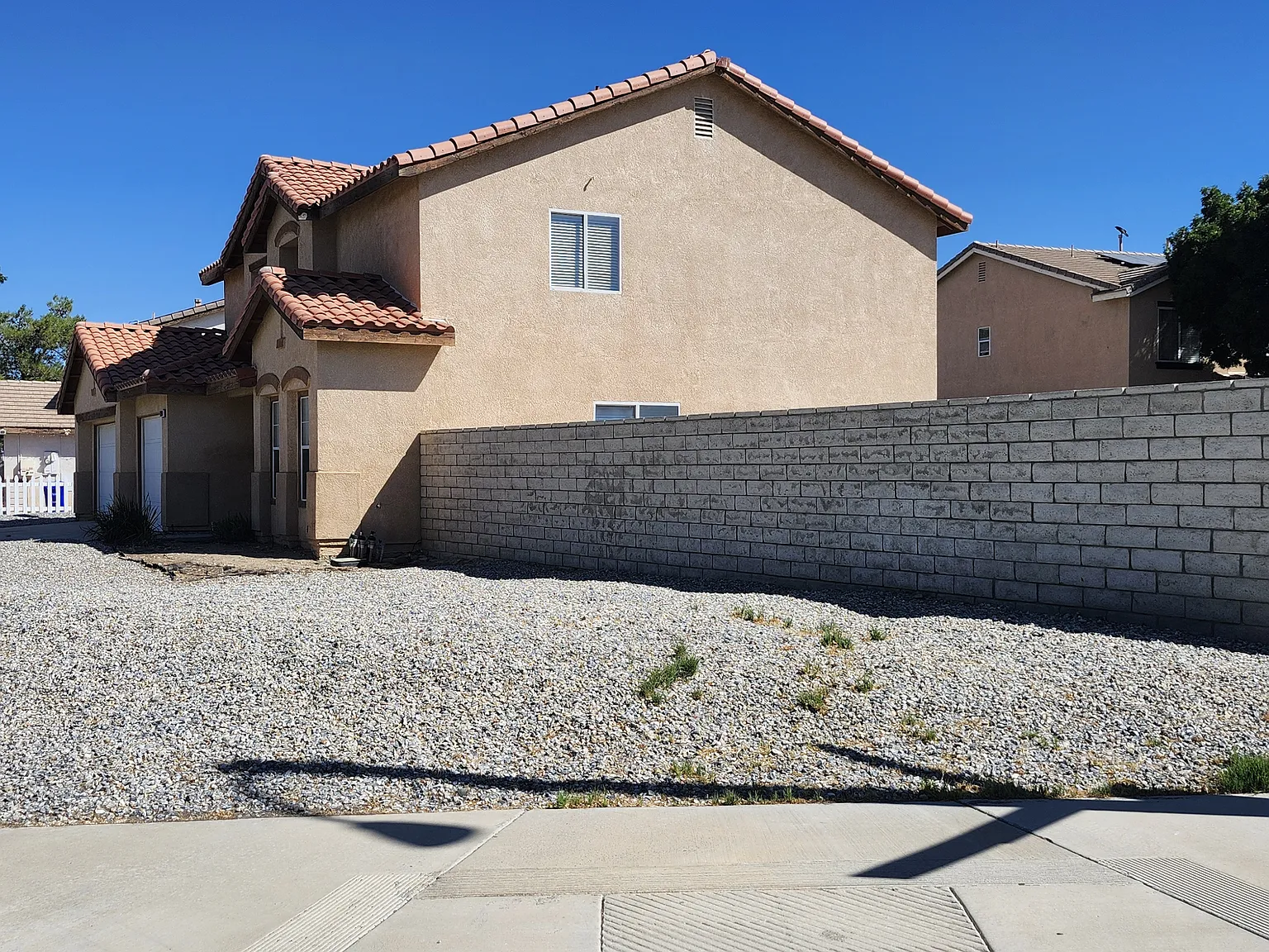 3 bed, 2.5 bath, 2204 sqft, $2,575 — Photo 3