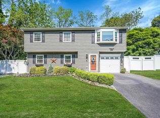 16 Maple Rd, Wading River, NY 11792