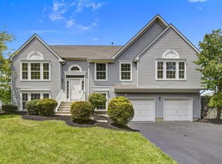 197 Ivanhoe Dr, Robbinsville, NJ 08691