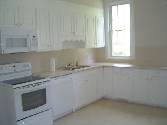 4th image of 713 S Main St