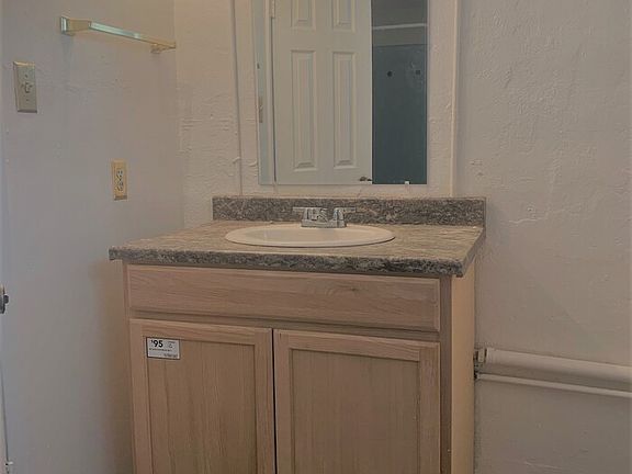 5th image of 530 Utah St SE APT 1