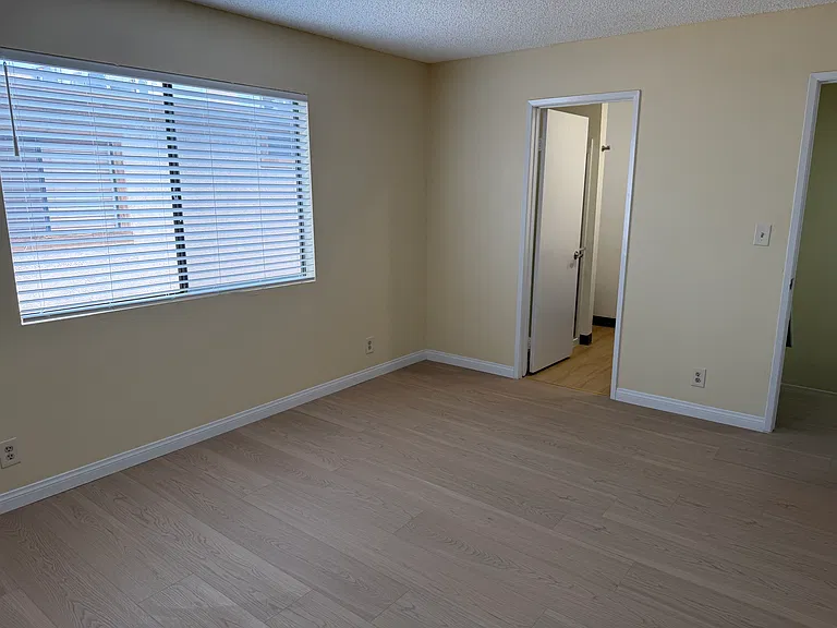 30 S Chapel Ave #D — Photo 10