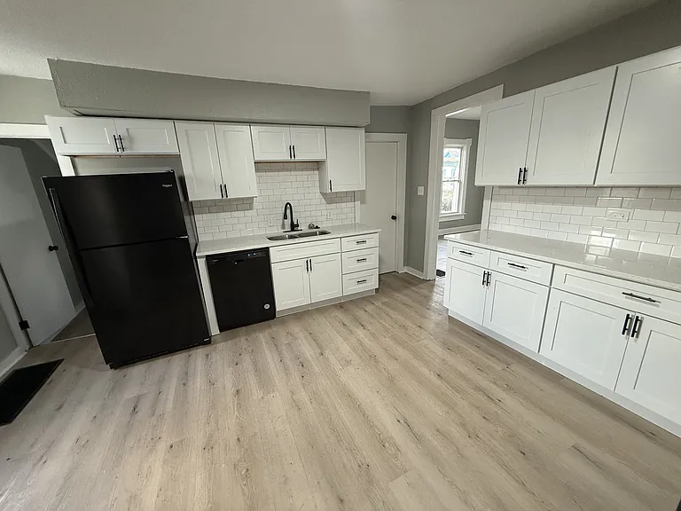 222 Clover St — Photo 8