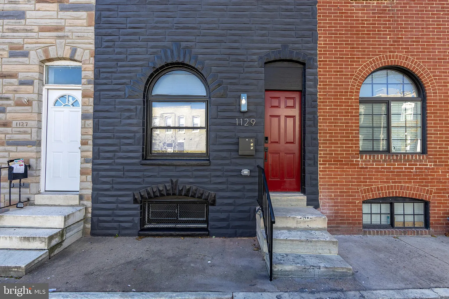 1129 W Ostend St photo 1