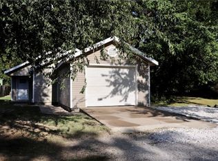 1015 N B St, Rogers, AR 72756