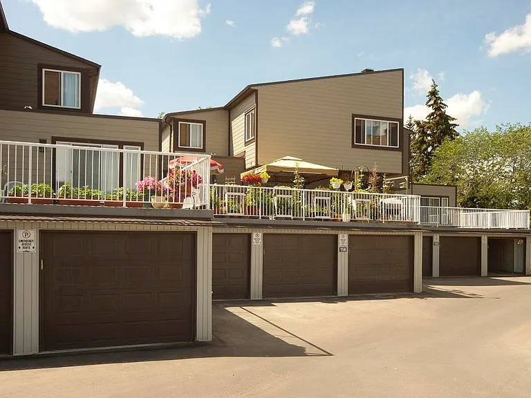 107 Hillcrest Pl SW — Photo 5
