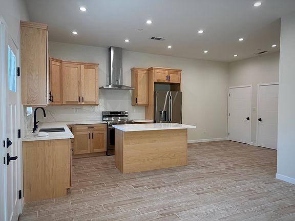 2nd image of 1250A Linden Ave