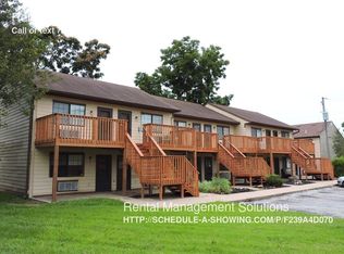 408 SW Macvicar Ave APT 8, Topeka, KS 66606