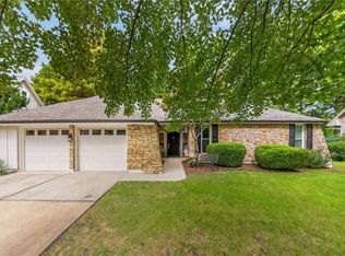 1104 NE Oak Tree Dr, Lees Summit, MO 64086