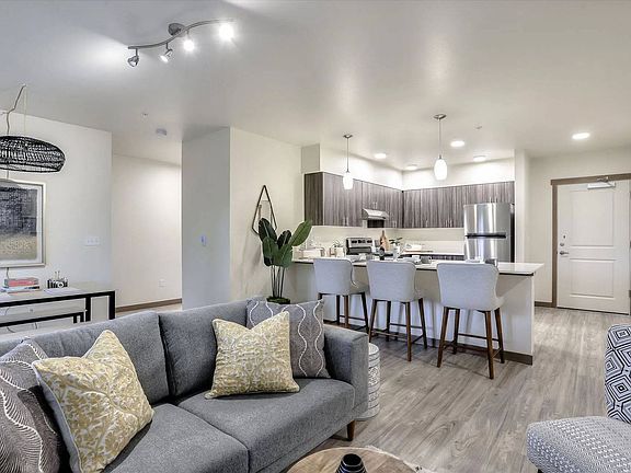 4th image of 685 Sylvan Way #112