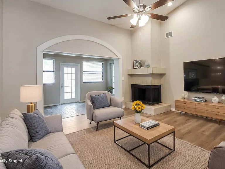 11504 Robles Del Rio Pl — Photo 4