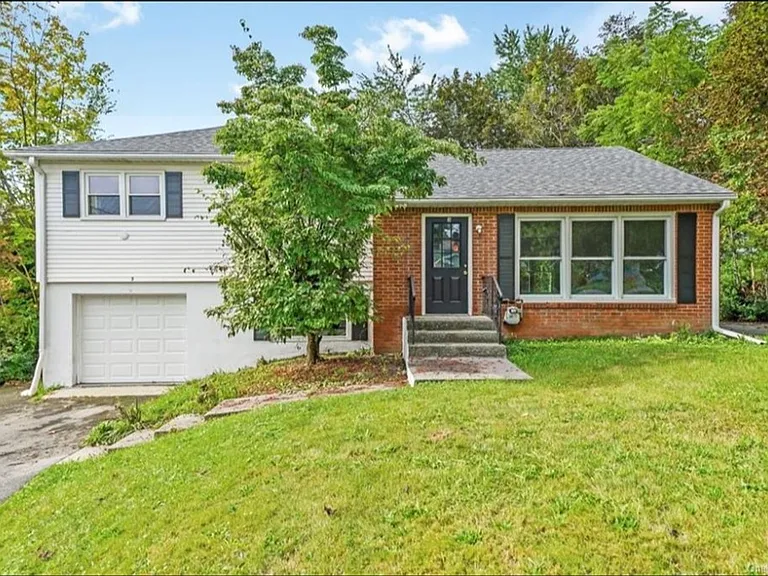 3 Mid Oaks Dr — Photo 1