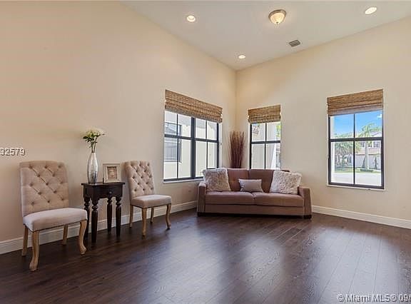 5th image of 8519 NW 41st St