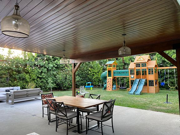 3rd image of 241 Regent Cir