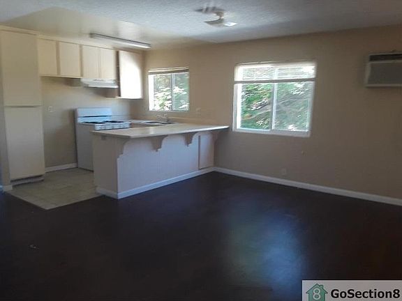 2nd image of 221 E 2nd St APT 3