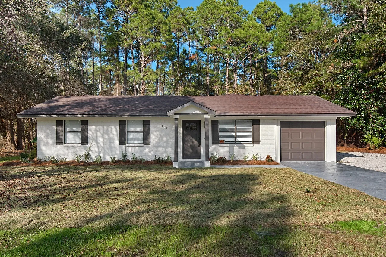 4 bed, 2.5 bath, 1880 sqft, $3,000 — Photo 1
