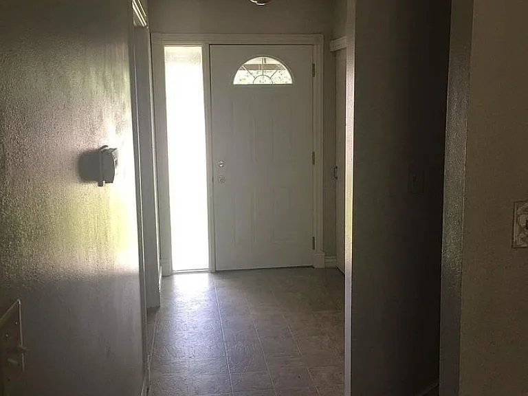 1905 Riviera Cir — Photo 14