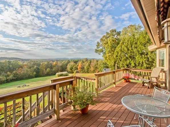 34 Ferry Hill Rd, Granby, MA 01033