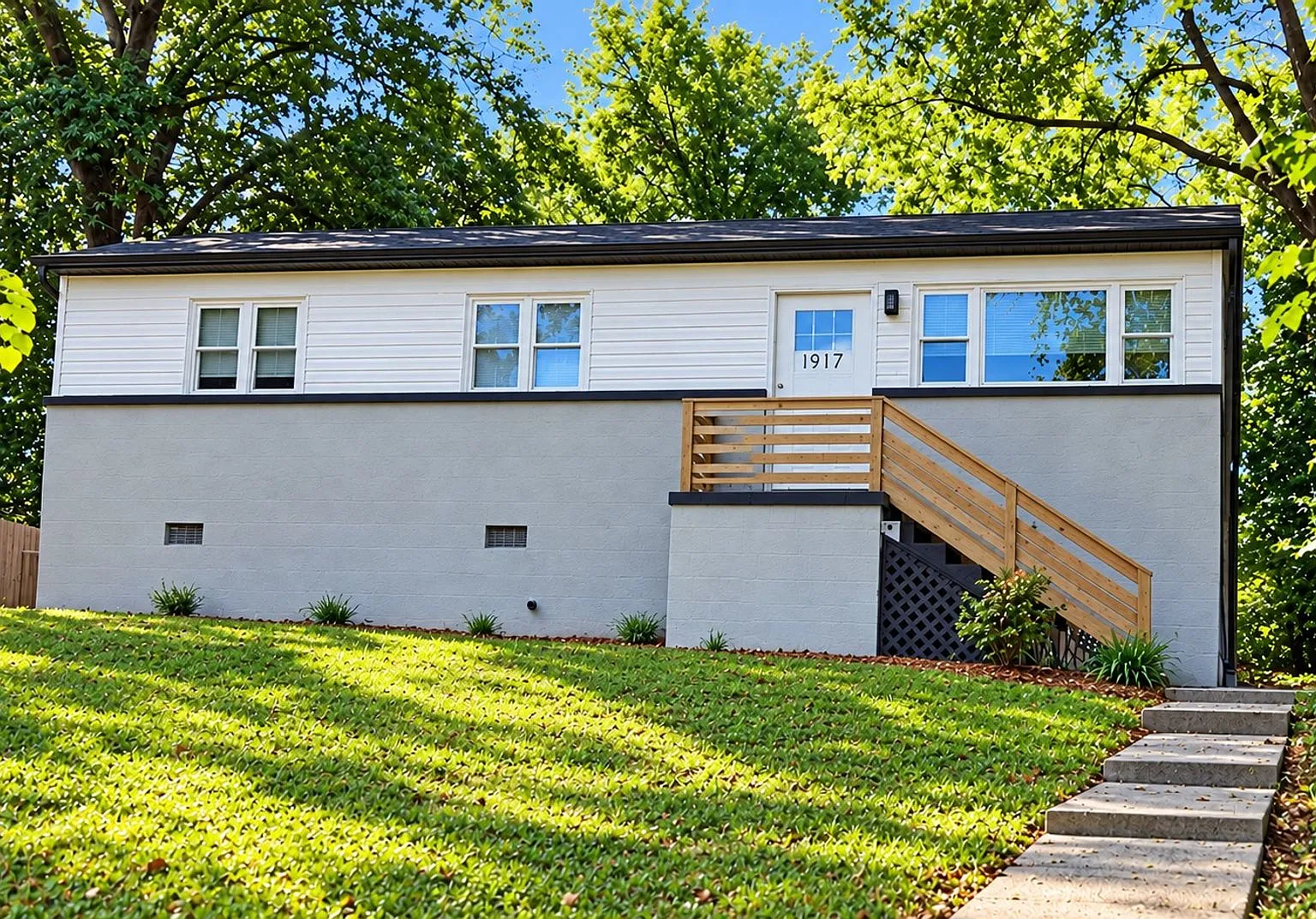 3 bed, 2.0 bath, 925 sqft, $1,700 — Photo 1