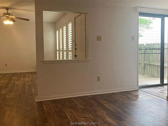 5th image of 2411 De Lee St APT 21