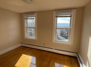 1 Wayne St #2, Worcester, MA 01603
