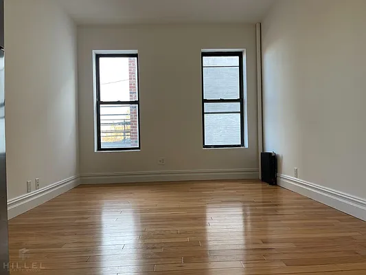 Rented by Hillel Realty Group | media 5