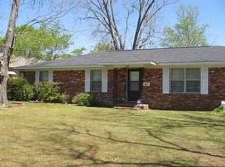 671 E Cottonwood Rd, Dothan, AL 36301