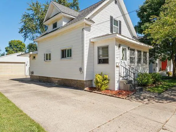 55 Pearl St NW, Sparta, MI 49345