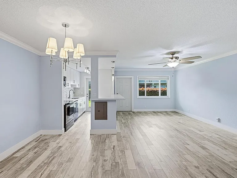 2110 NE 42nd St #2B — Photo 12